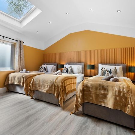 4-Bedroom Stunning Luxe, Spacious & Stylish Design House Bolton, Sleeps 11, With Parking Central Bolton, Links To Manchester, Pet-Friendly, Best For Groups! Work Contractors And Summer Special Offer! - By Blue Puffin Stays Farnworth Dış mekan fotoğraf