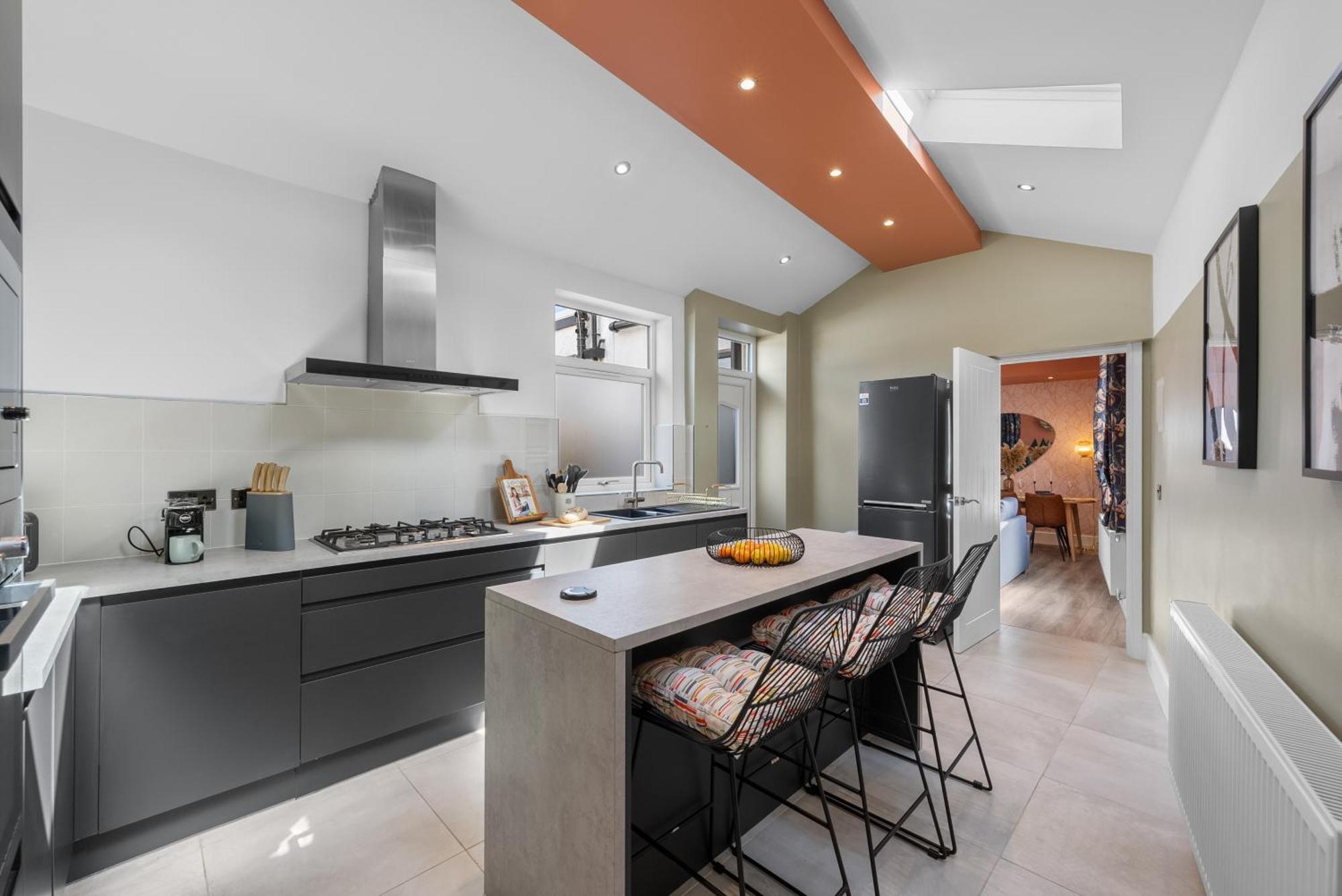 4-Bedroom Stunning Luxe, Spacious & Stylish Design House Bolton, Sleeps 11, With Parking Central Bolton, Links To Manchester, Pet-Friendly, Best For Groups! Work Contractors And Summer Special Offer! - By Blue Puffin Stays Farnworth Dış mekan fotoğraf